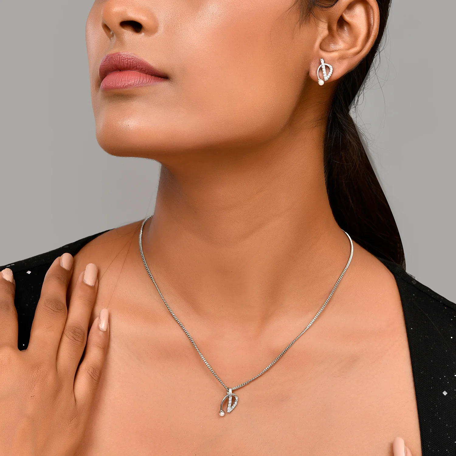 9 To 5 Chic American Diamond Pendant Set - Image 2