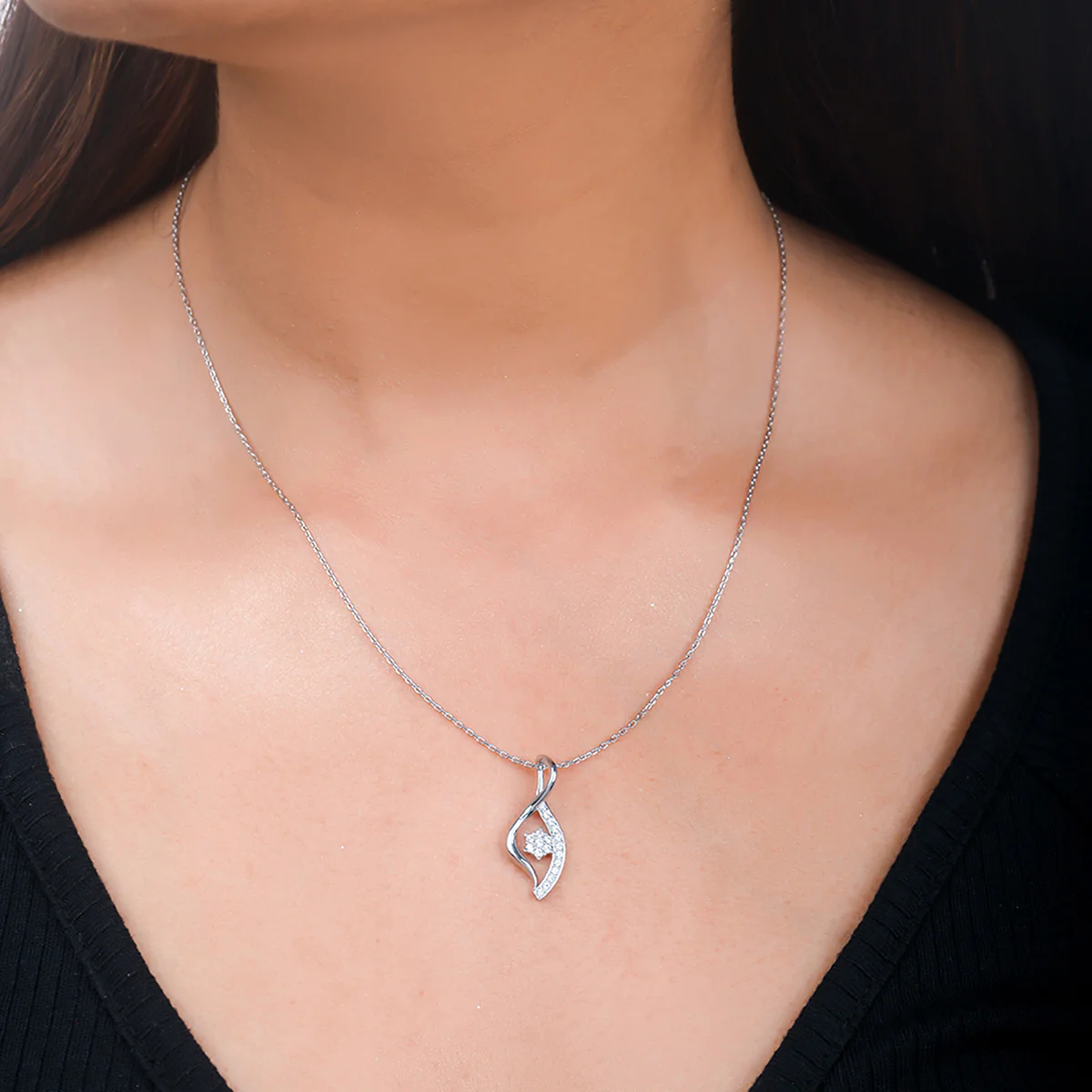 925 Sterling Silver American Diamond Leaf Pendant with Chain - Image 2