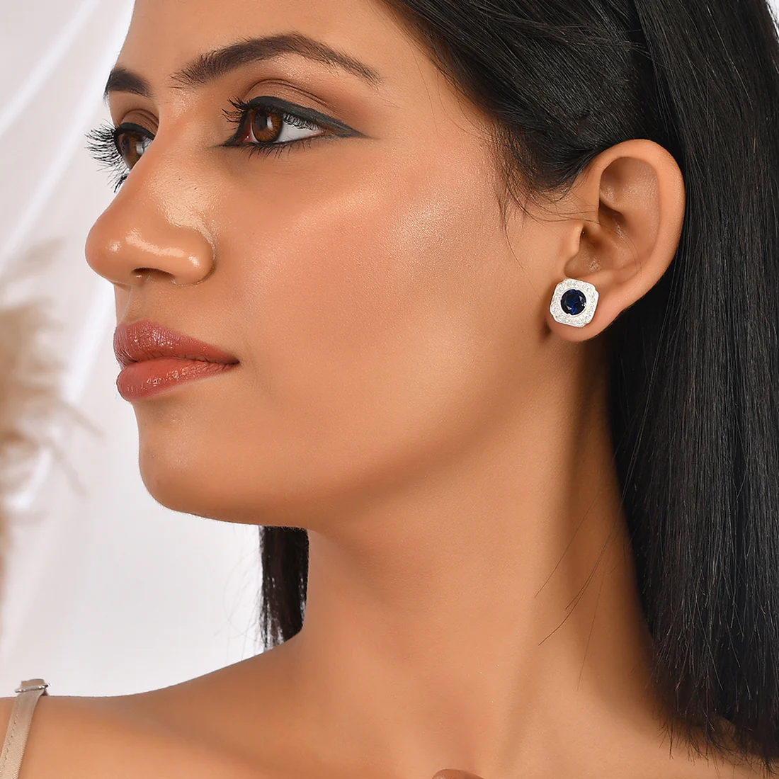 925 Sterling Silver Blue Round Cut Zircons Stud Earrings - Image 2
