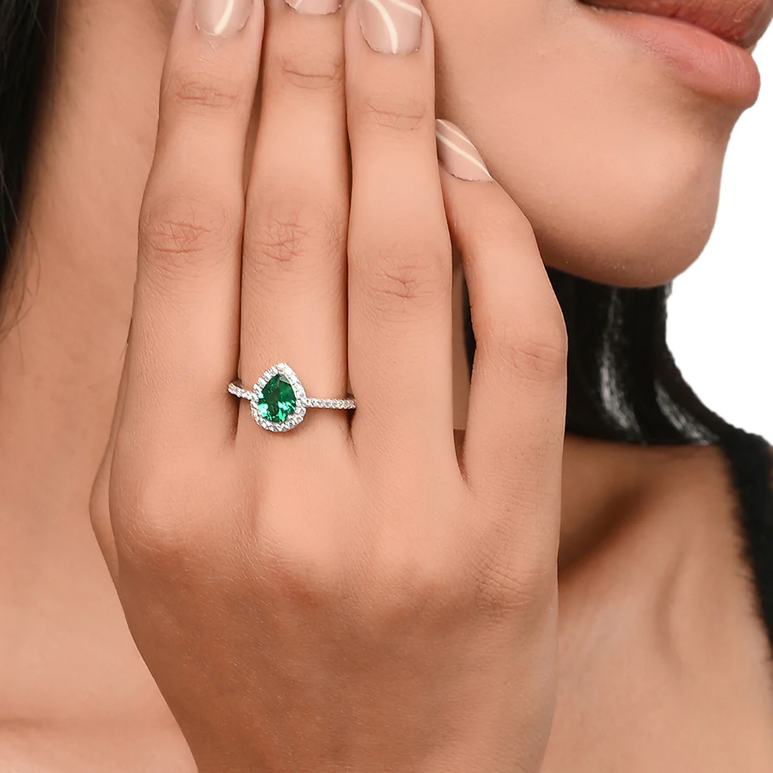 925 Sterling Silver Ring Studded With Green Stones - Image 2