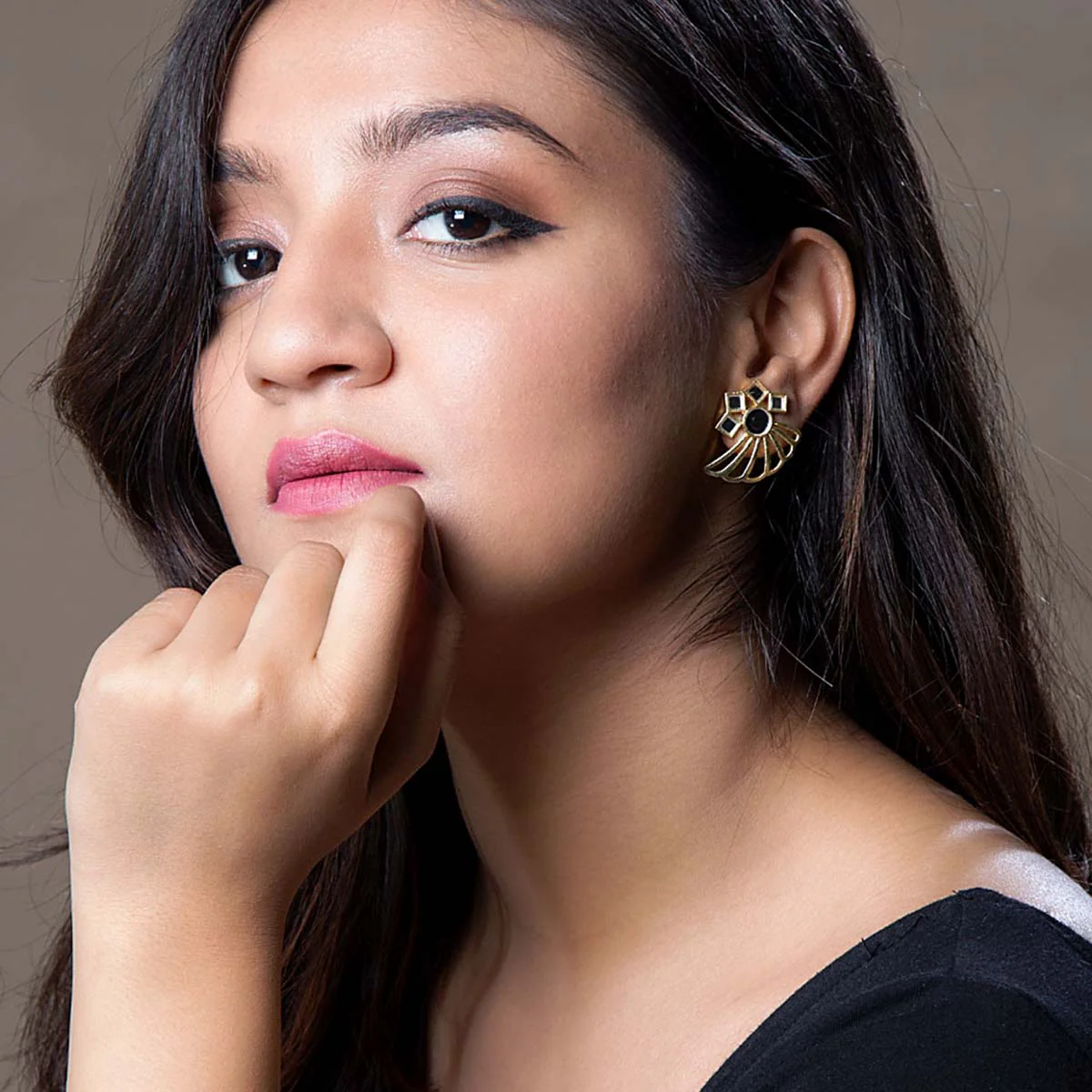 Aaina Beautiful Studs - Image 2