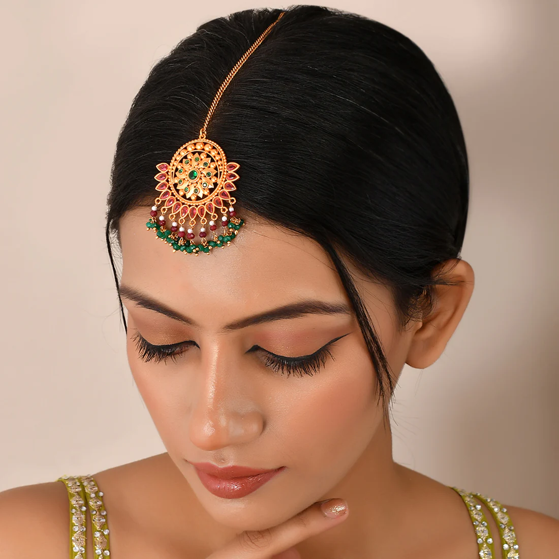 Abharan Ethnic Pearls Embellished Maang Tika - Image 2