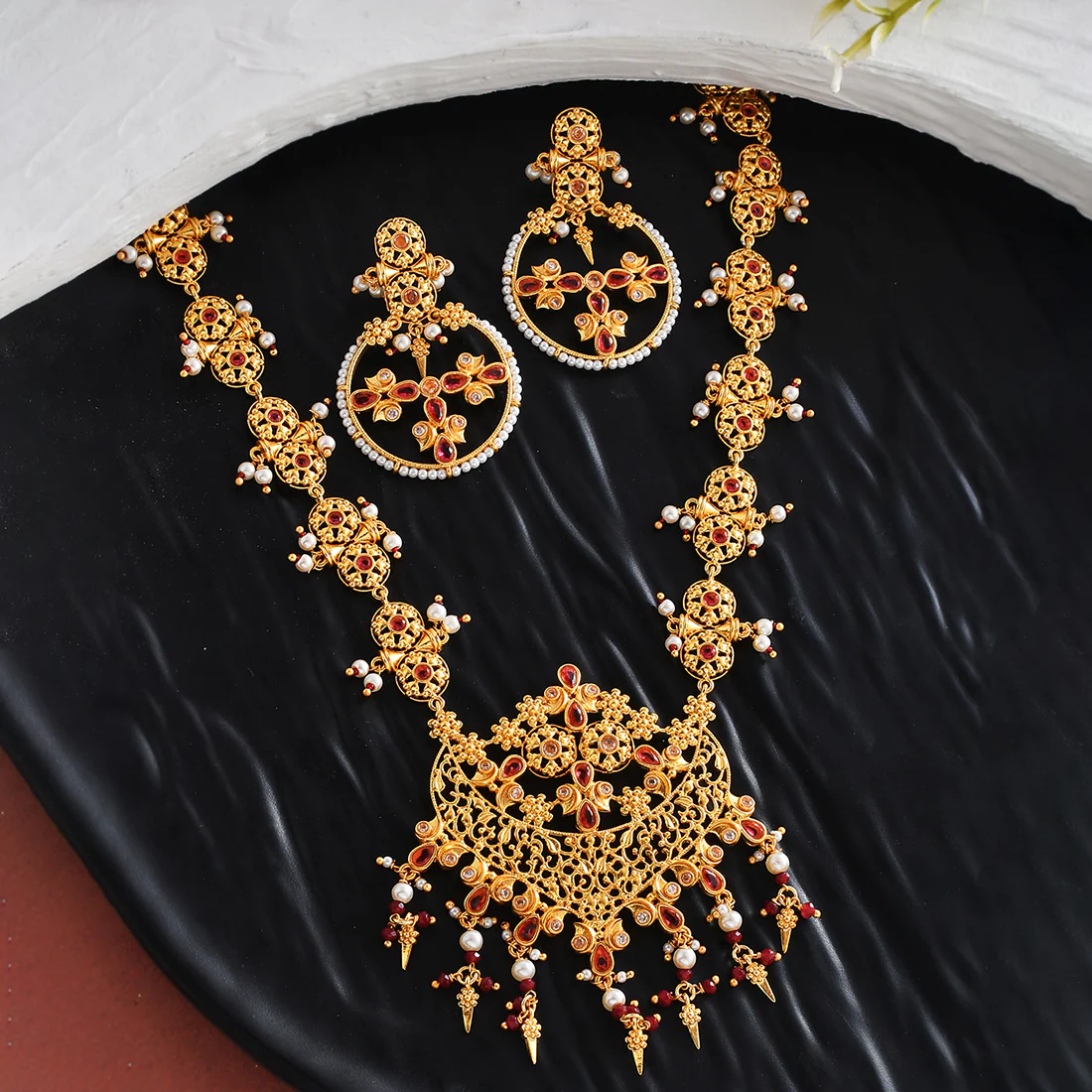Abharan Ethnic White Pearls Jewellery Set