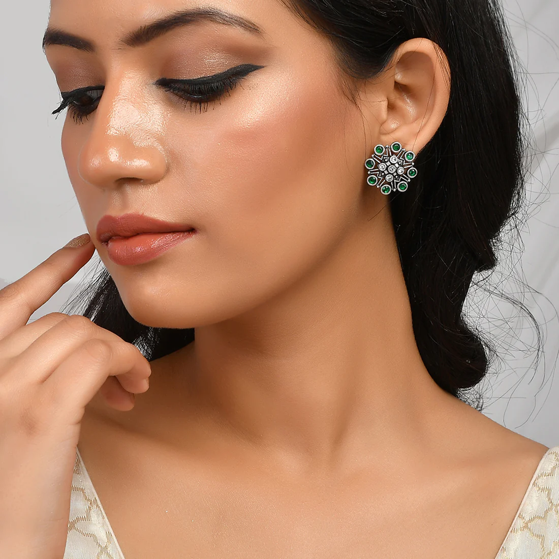 Abharan Green Round Cut Stones Stud Earrings - Image 2
