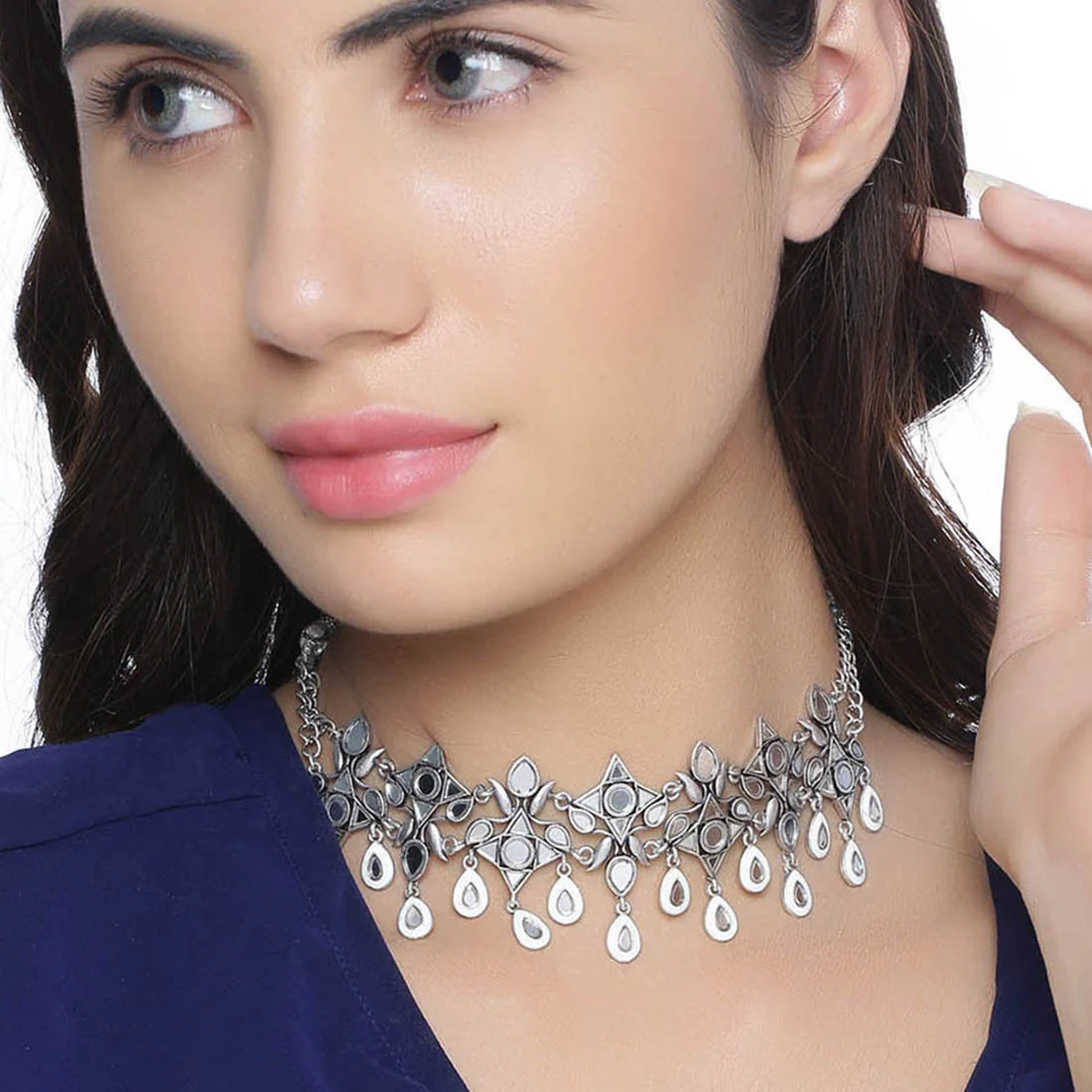 Amaira Antique Style Necklace - Image 2