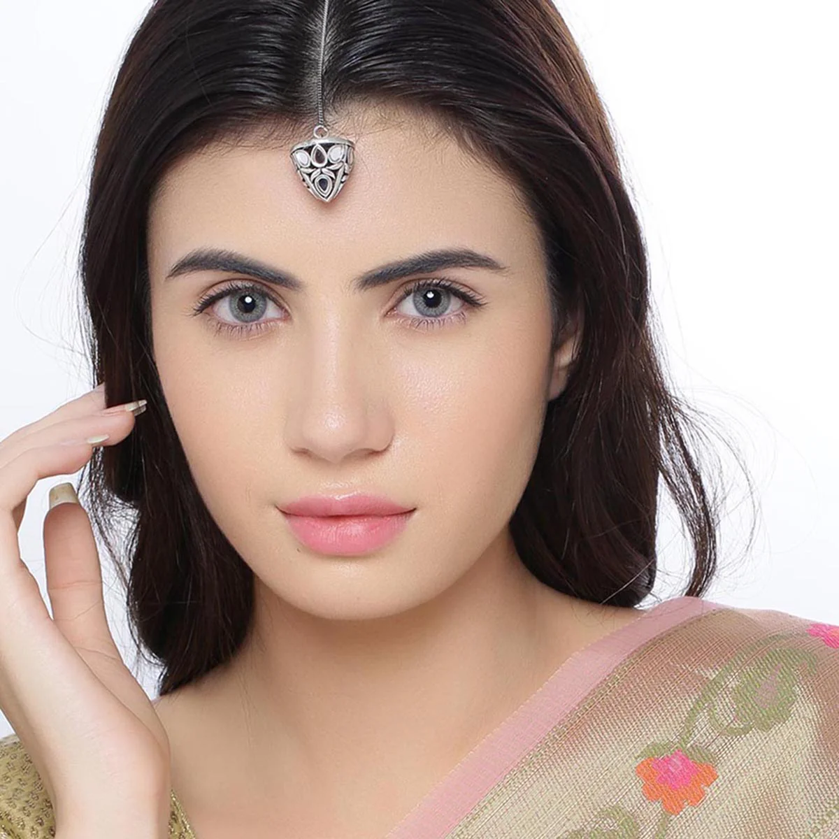 Amaira Ethnic Style Maang Tika - Image 2