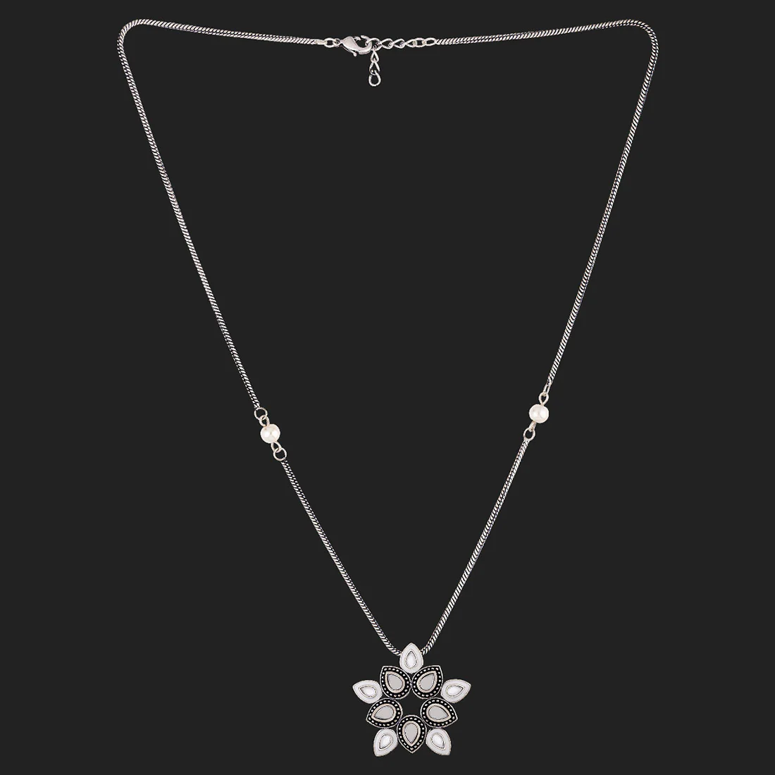 Amaira Floral Motif Pendant - Image 4