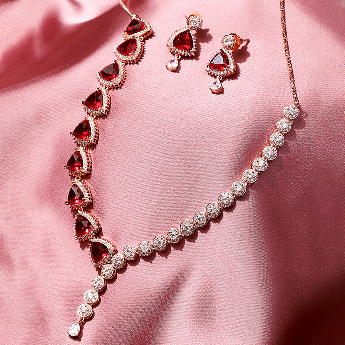Sparkling Elegance Overlapping Pattern Zircons Jewellery Set