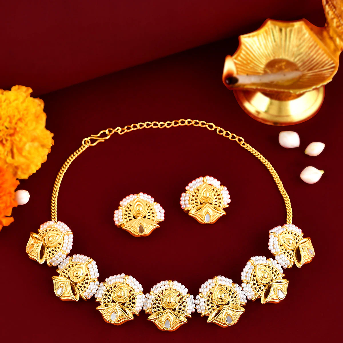 Aradhana Damini Necklace Set