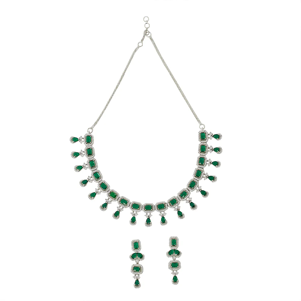 Attractive Necklace Set Studded With Green Stones - Image 4