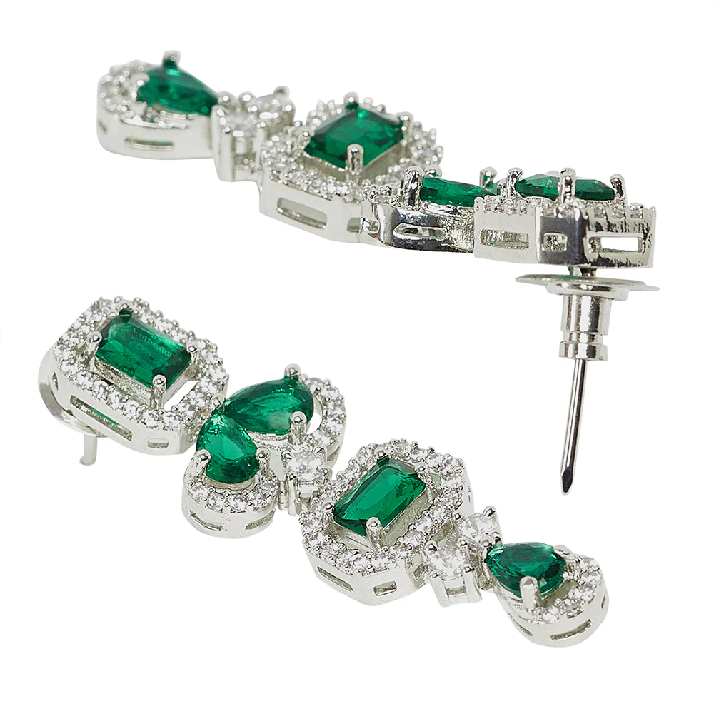 Attractive Necklace Set Studded With Green Stones - Image 5