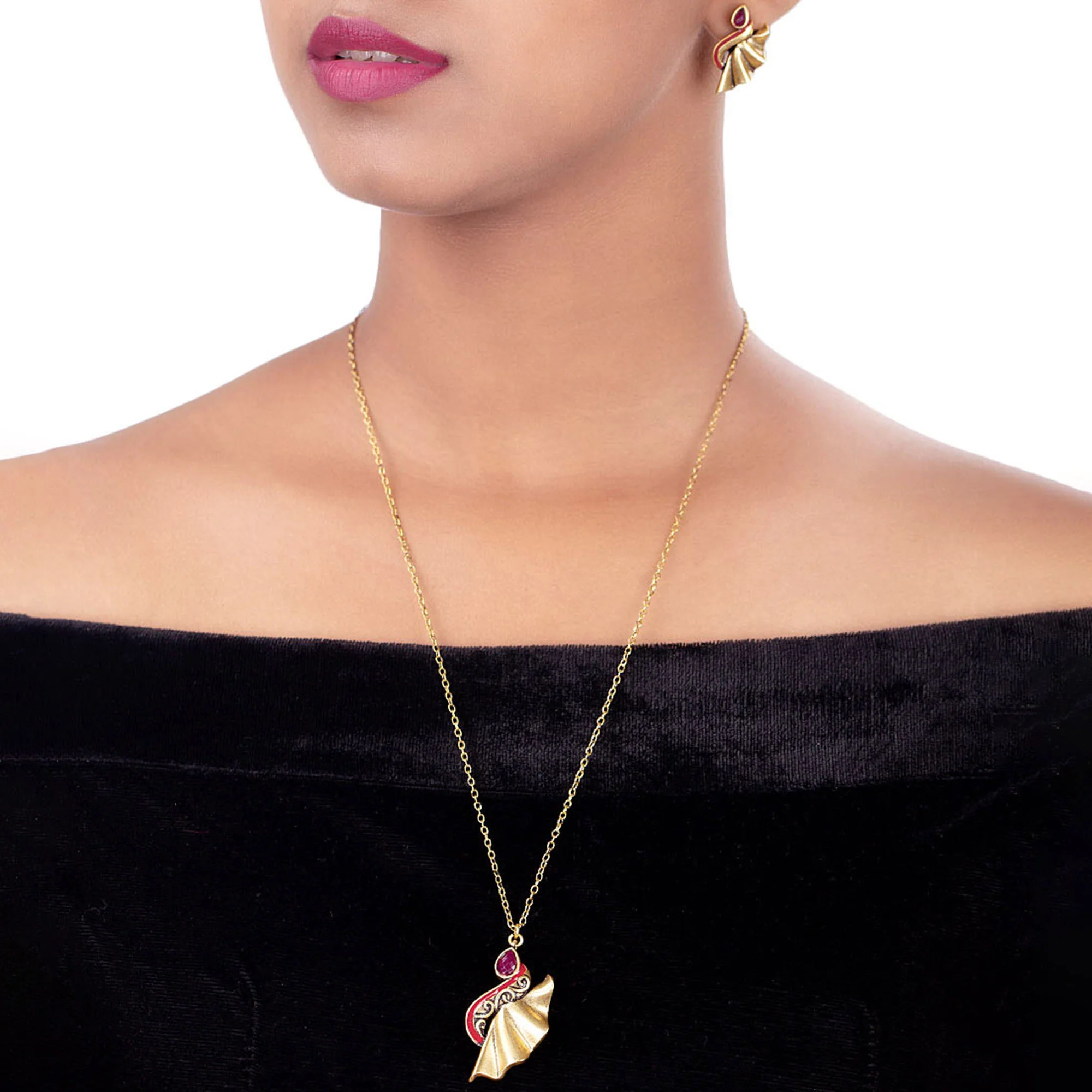 Bharatnatyam Drape Pleats and Gems Pendant Set - Image 7