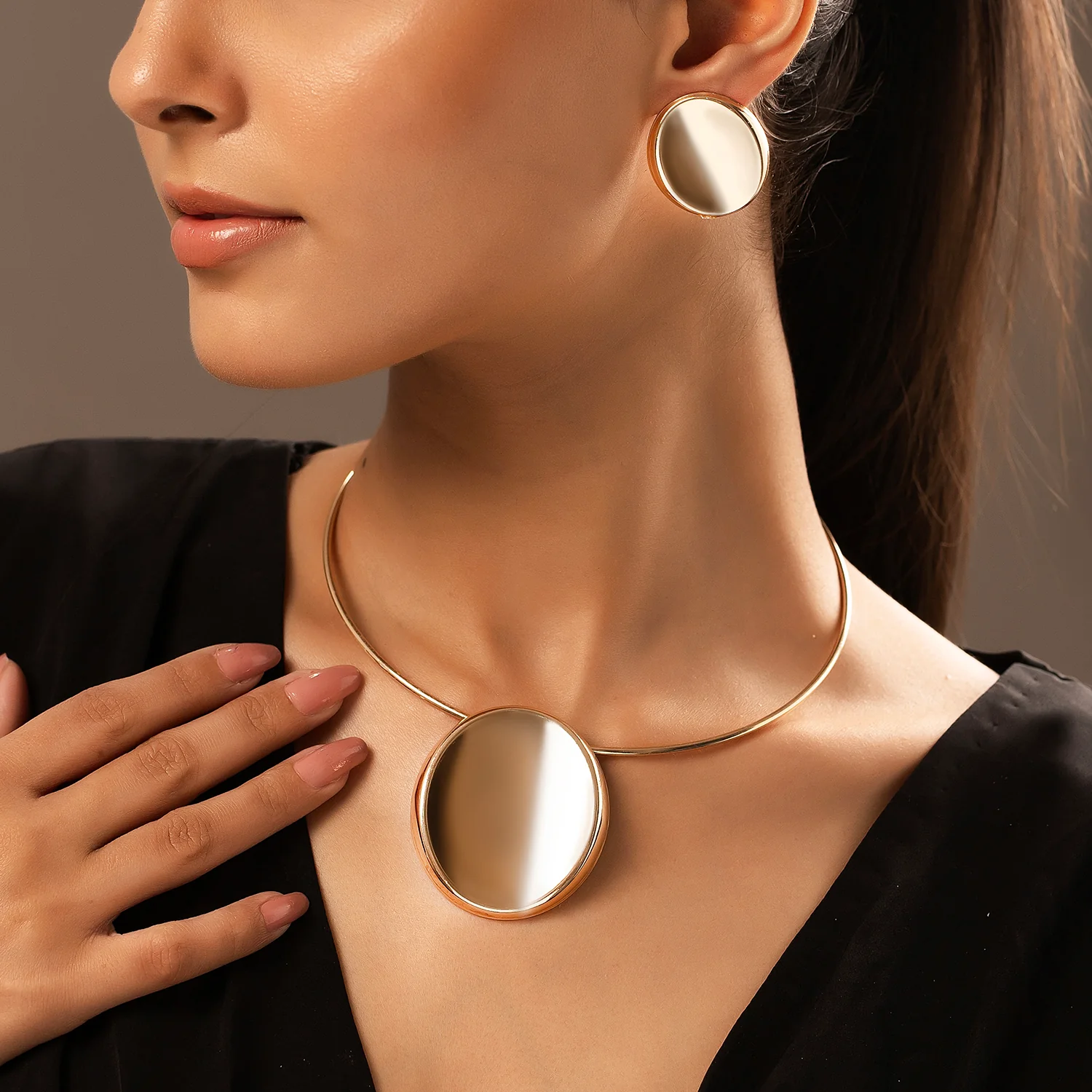 Blume Golden Orbit Minimal Luxe Pendant Set - Image 2