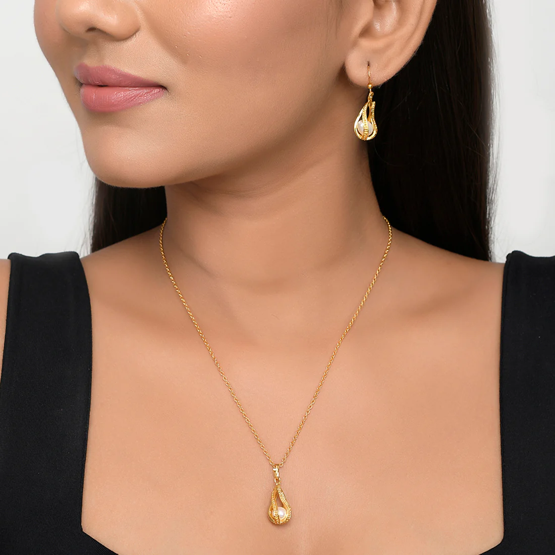 Casual Yellow Gold Plated Textured Brass Pendant Set - Image 2