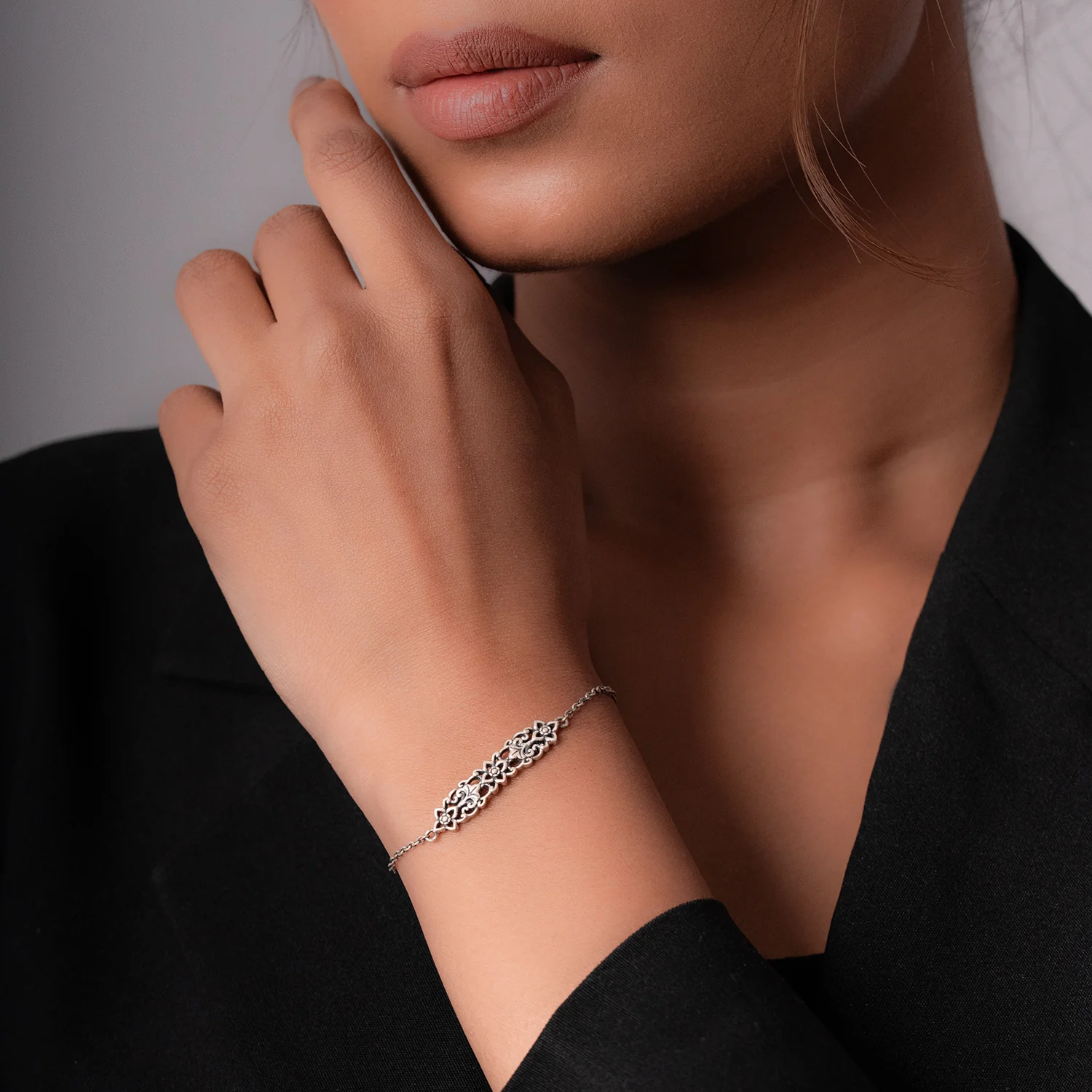 Cave Chronicles 925 Sterling Silver Floral Embellish Bracelet - Image 2