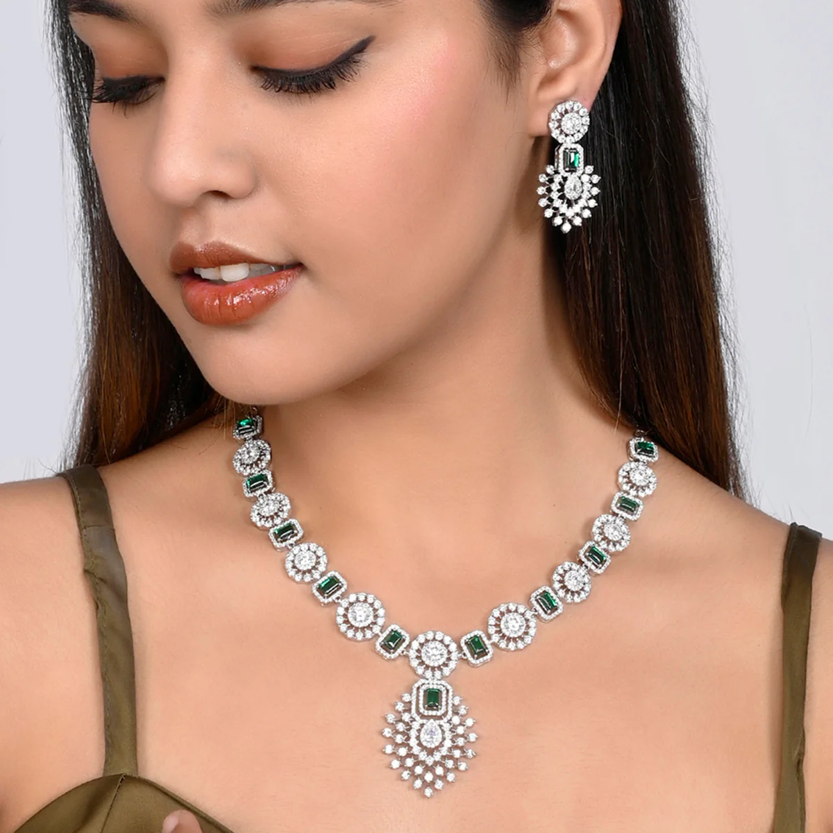 CZ Elegance Emerald Cut CZ Jewellery Set - Image 2