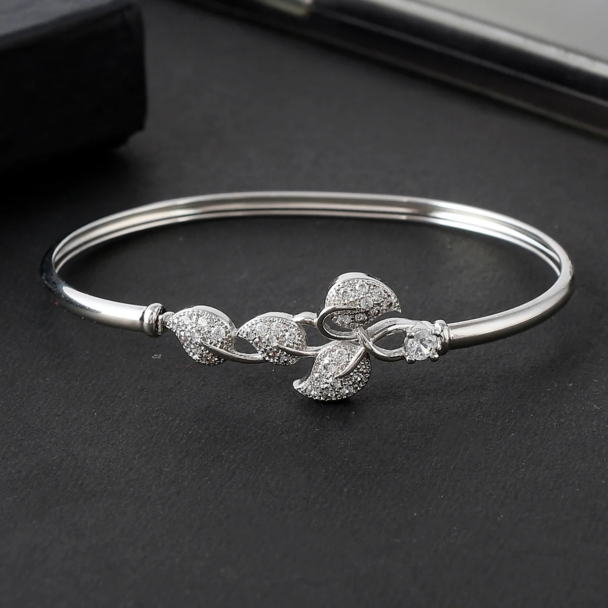 CZ Elegance Leaves White Zircons Bracelet