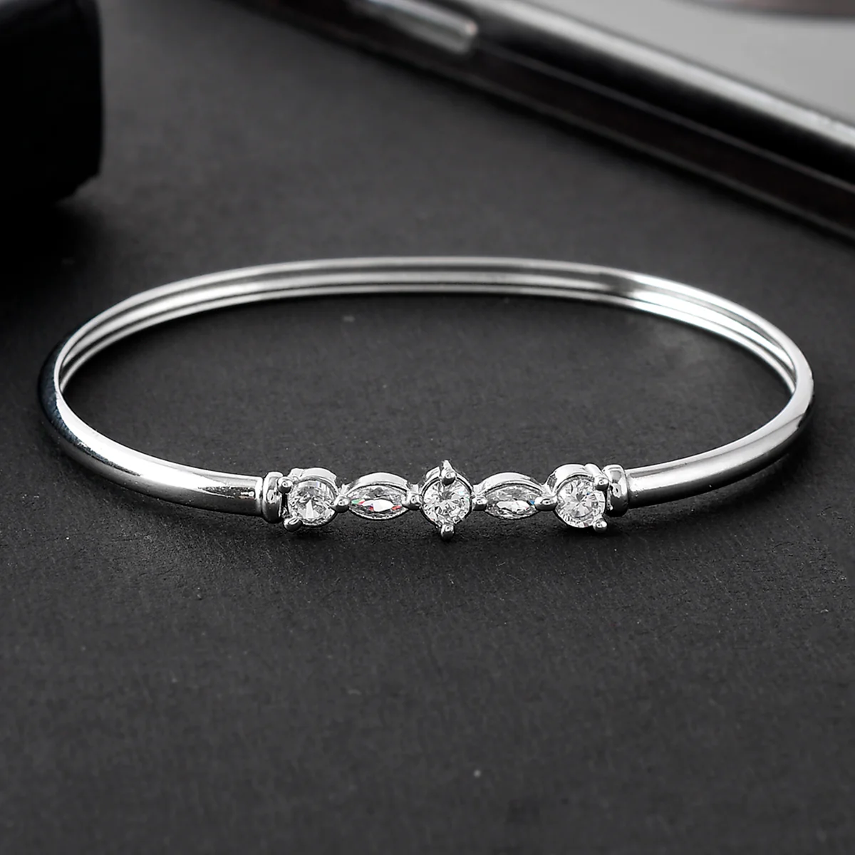 CZ Elegance Round and Oval Cut White Zircons Bracelet
