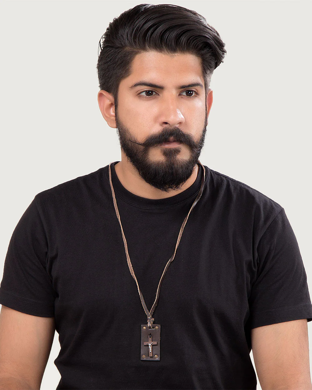 Dare by Voylla Jesus Christ Pendant With Leather Chain For Men - Image 5
