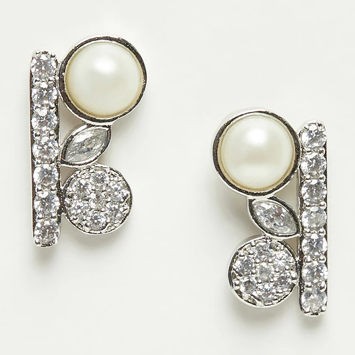 Elegant Pearly Whites Earrings - Image 3