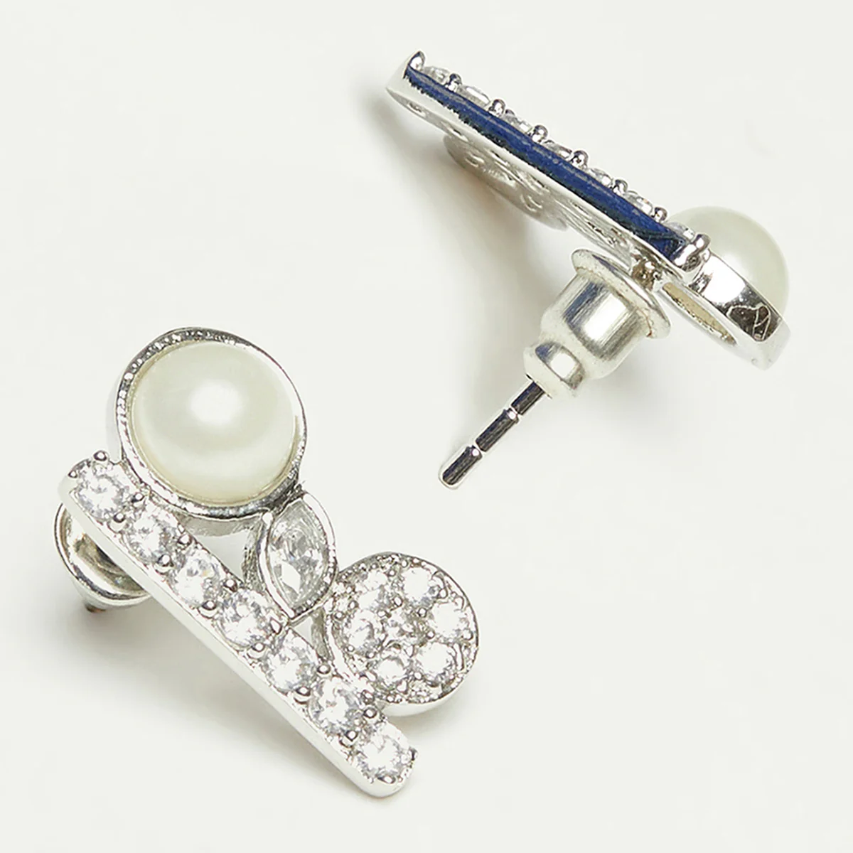 Elegant Pearly Whites Earrings - Image 4