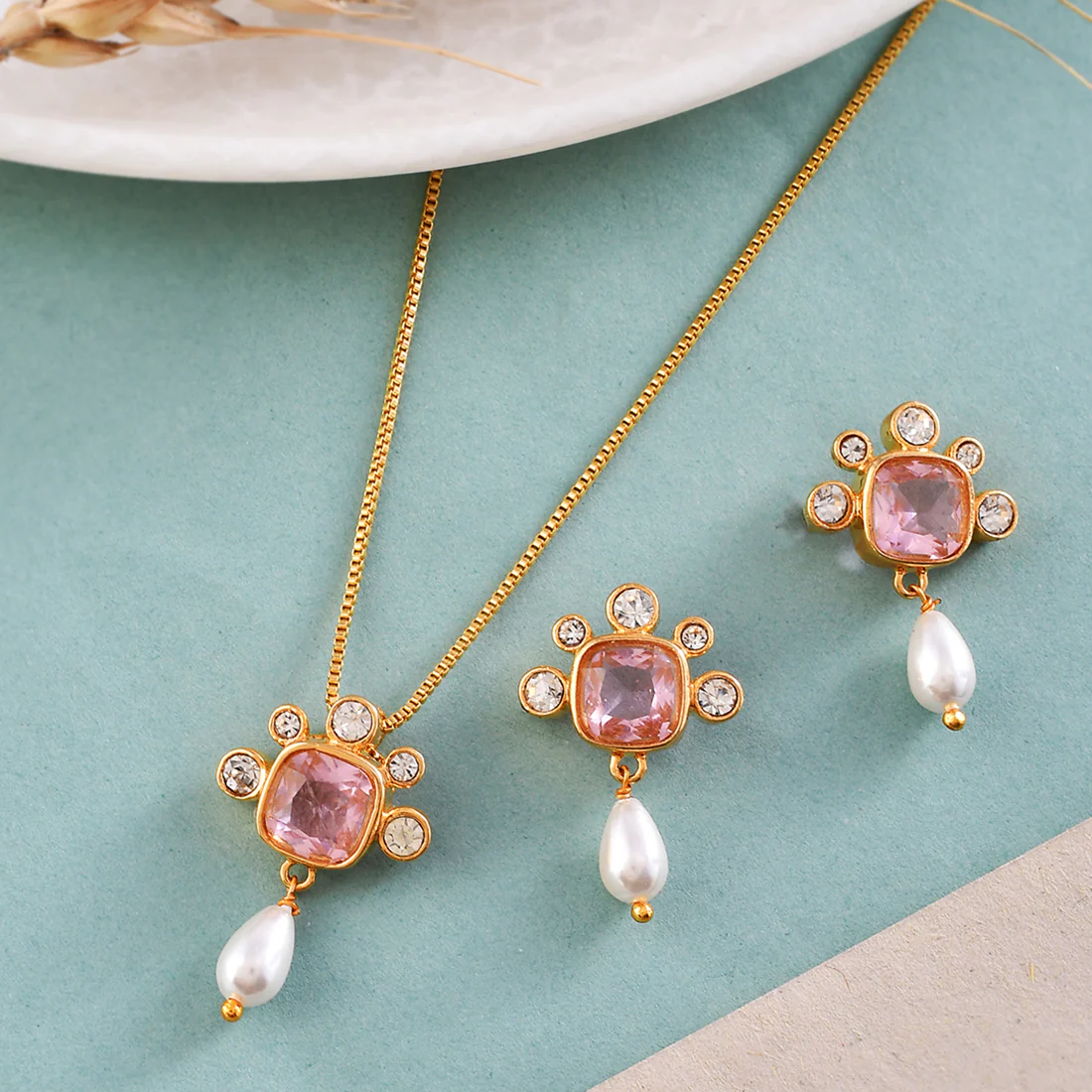 Elena Cushion Cut Pendant Set