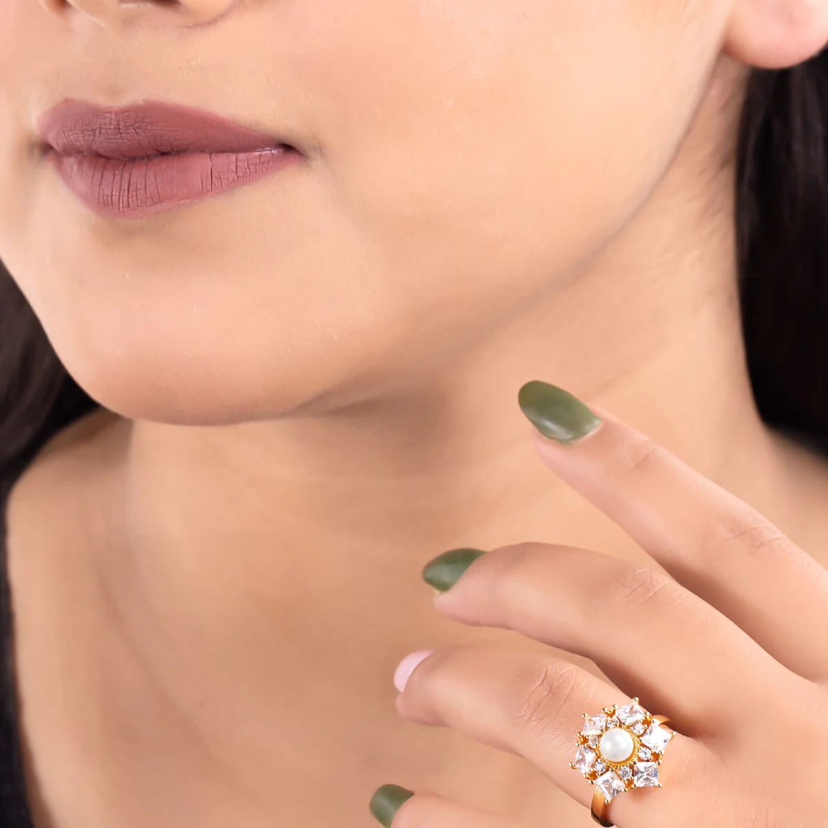 Fidget Faux Pearl and American Diamond Gems Cocktail Ring - Image 2