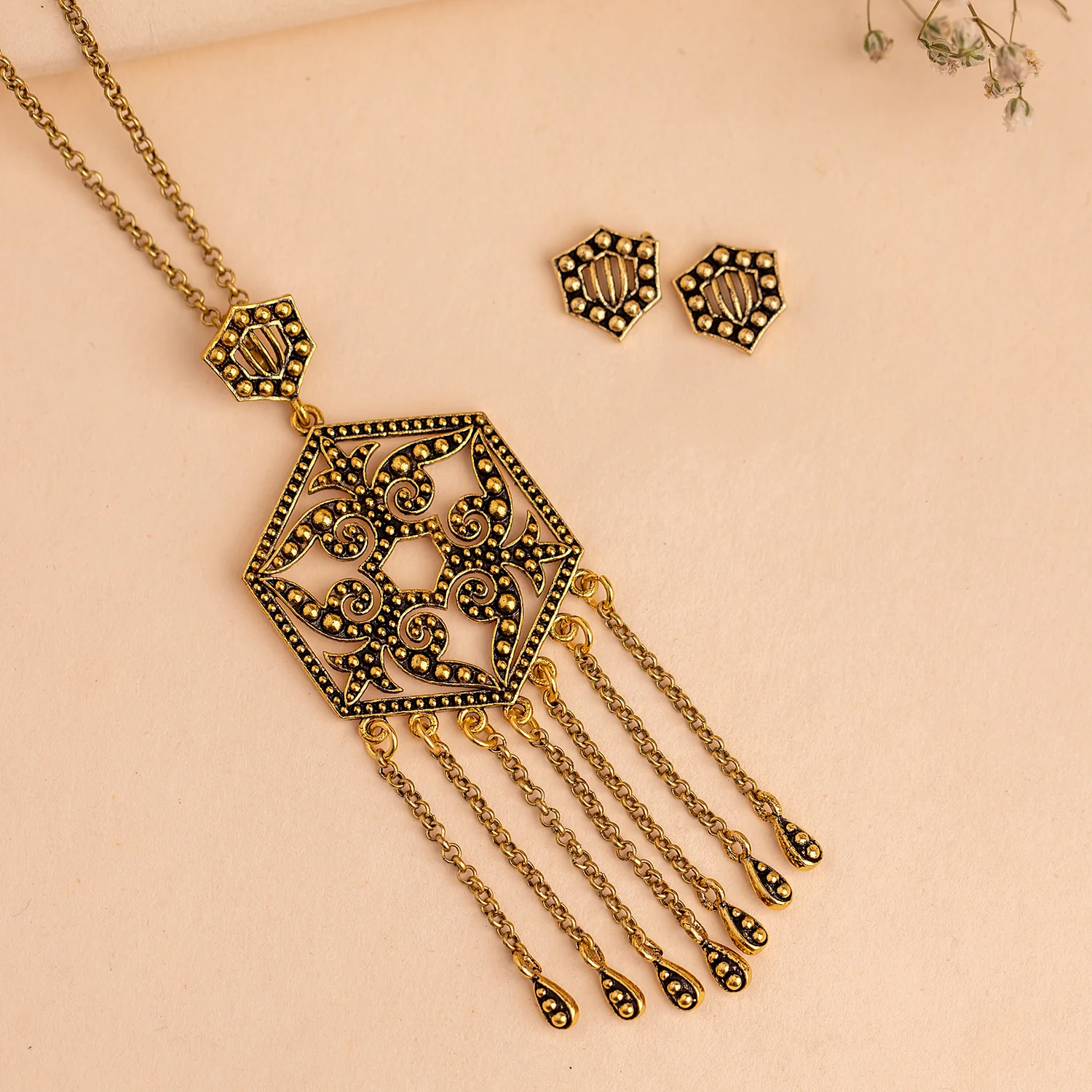 Fringes Dramatic Fringe Pendant Set
