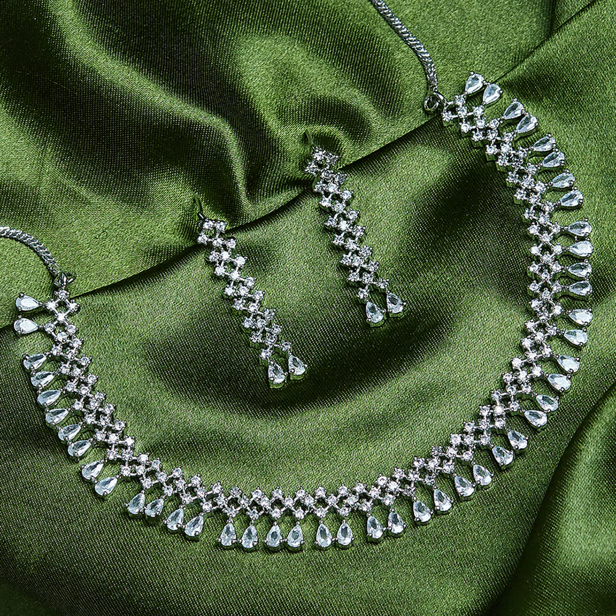 Gem Attractive Necklace Set
