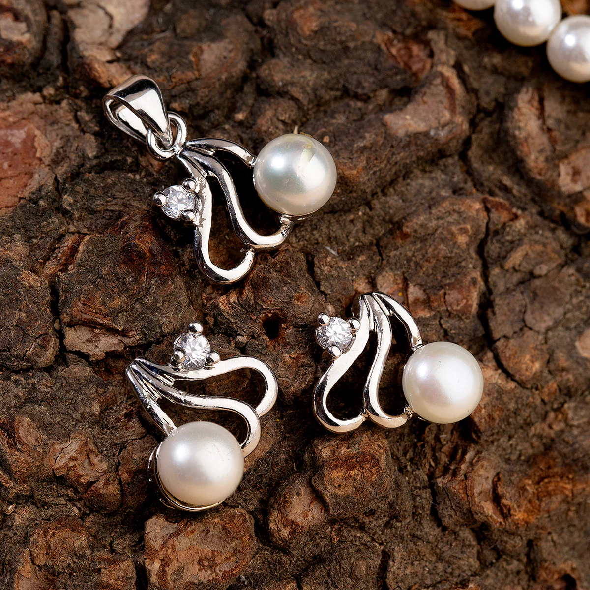 Generic Chic Pendant Set