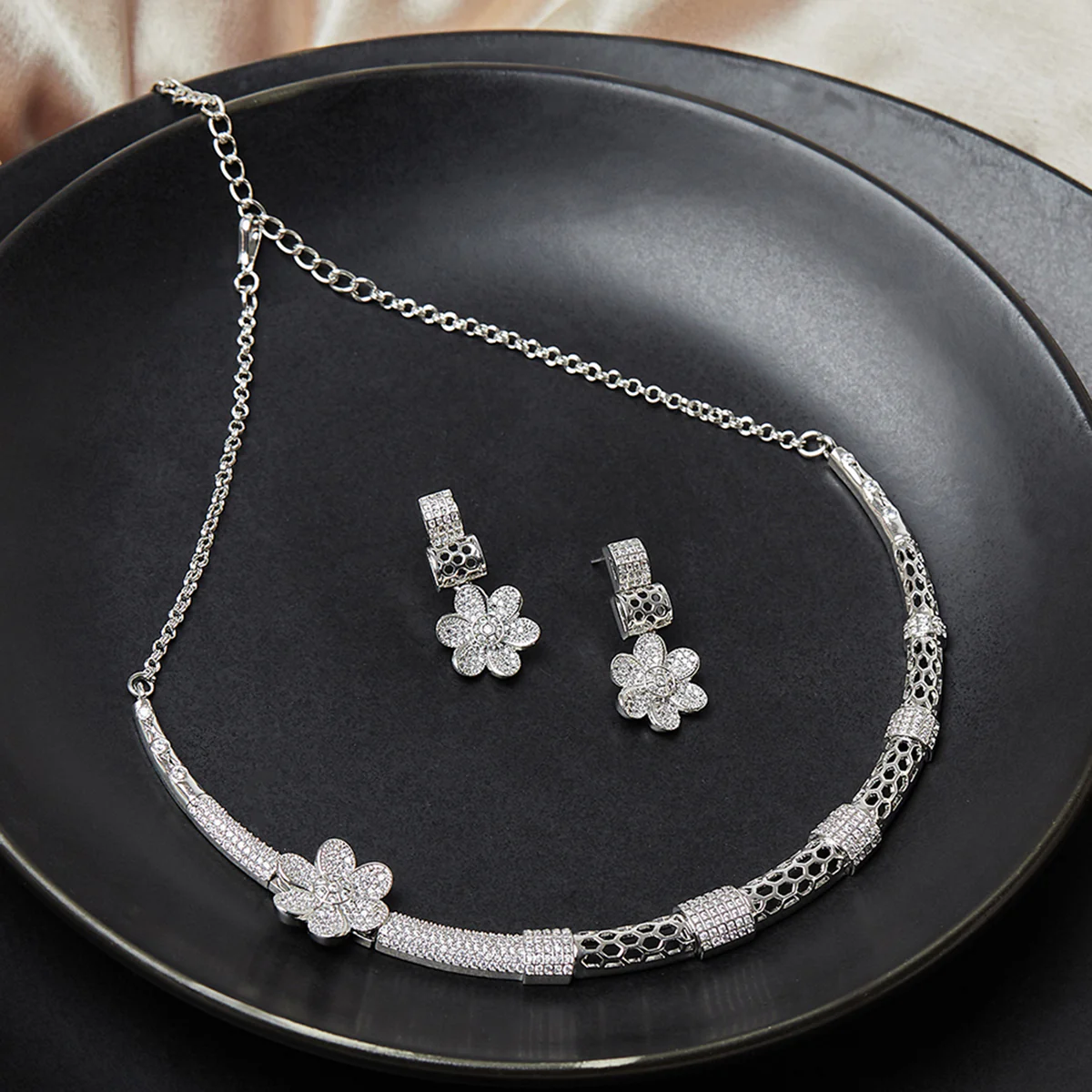 Sparkling Elegance Floral Choker Necklace Set