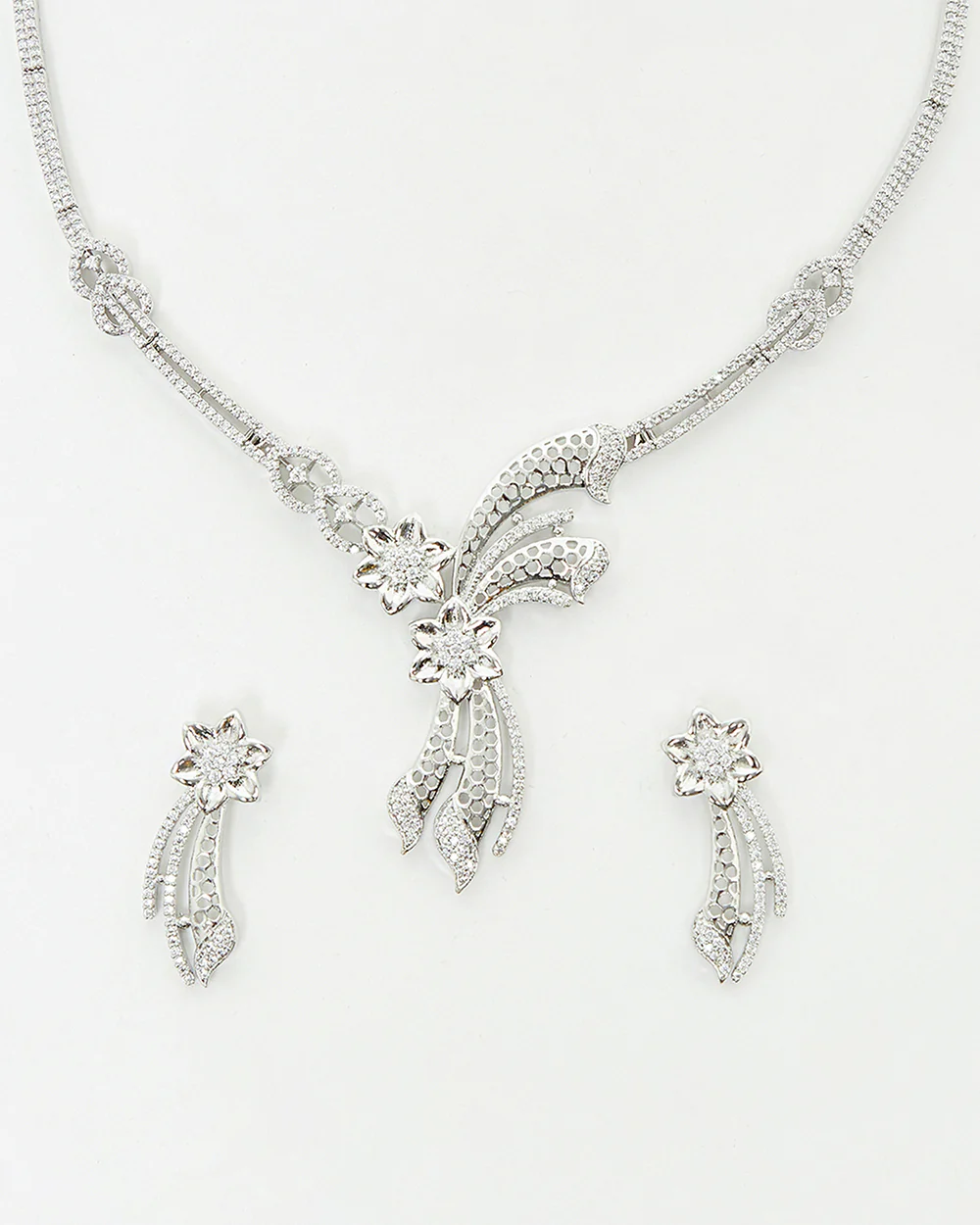 Sparkling Elegance Floral Jali Design Necklace Set - Image 3