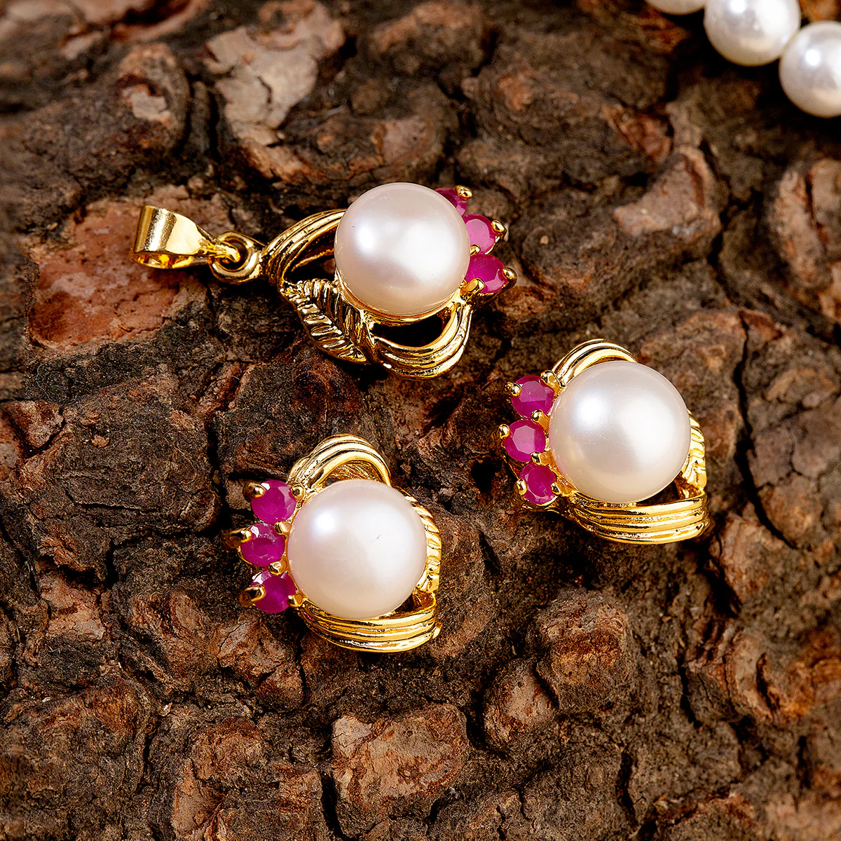 Generic Pearl Studded Pendant Set