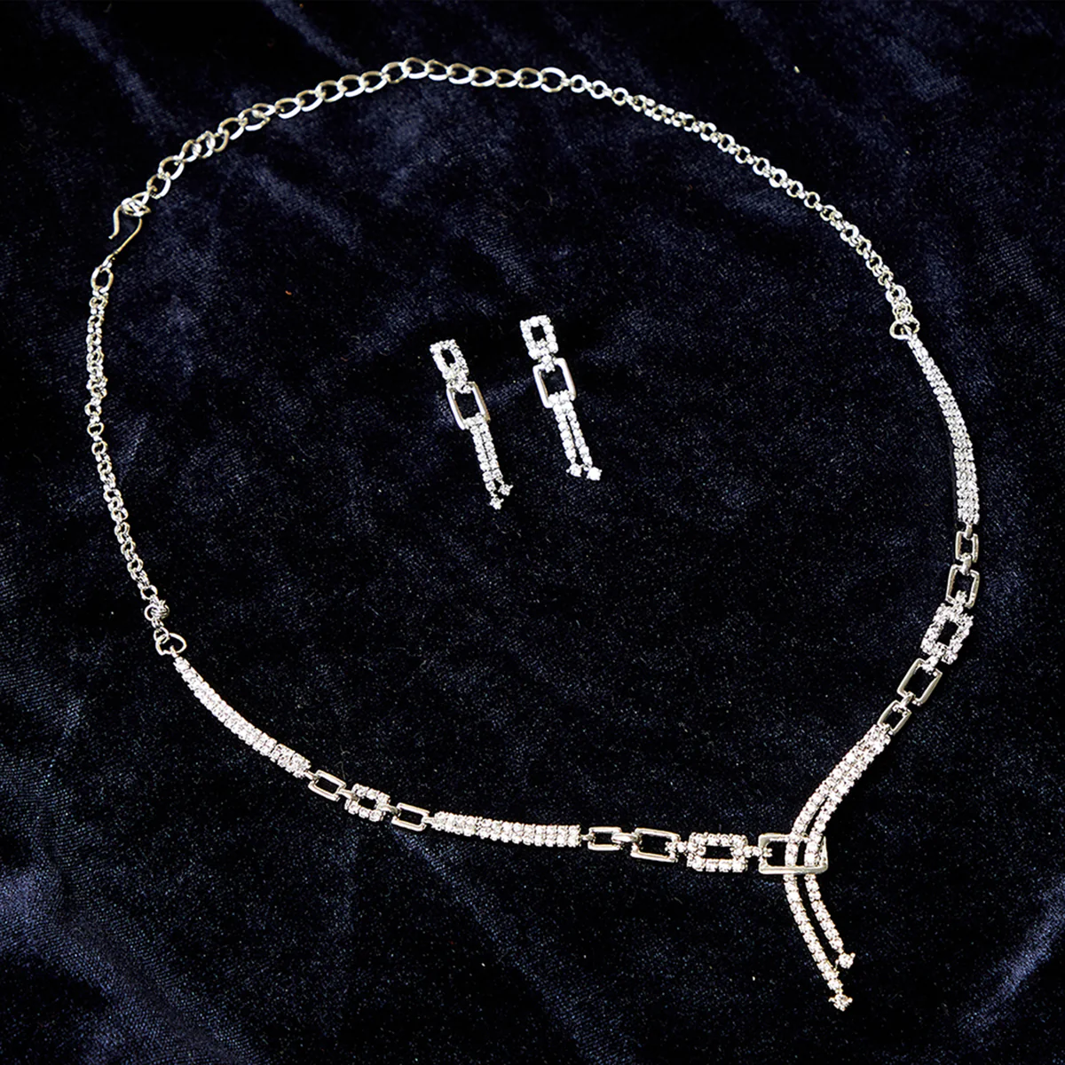 Sparkling Elegance Silver Plated Classy Necklace Set