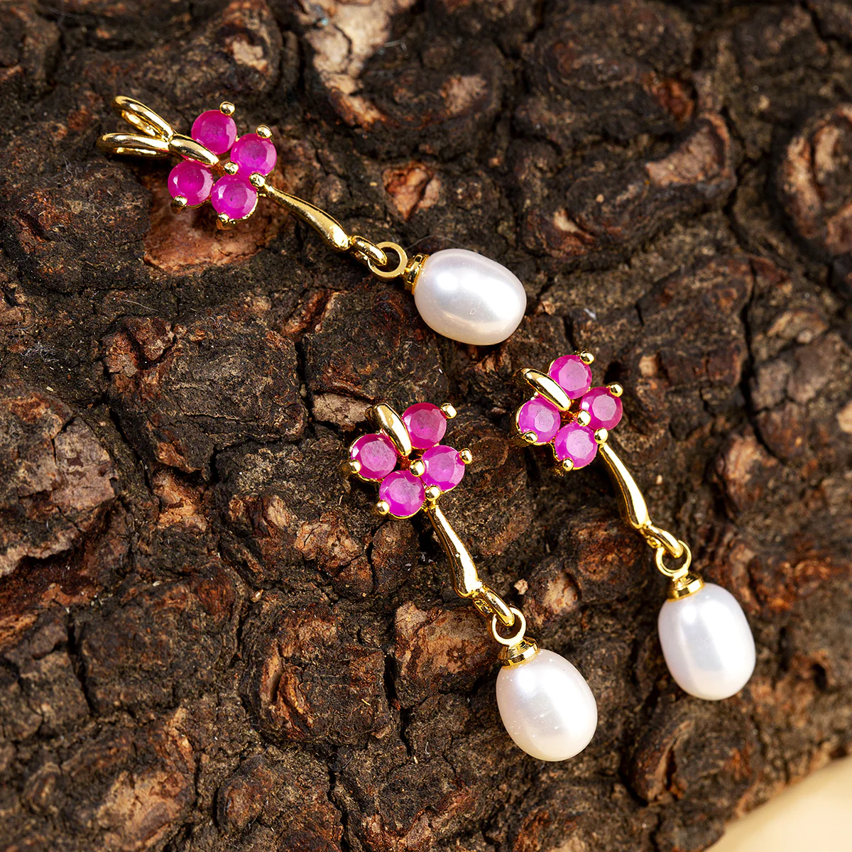 Generic Tiny Pearl Pendant Set