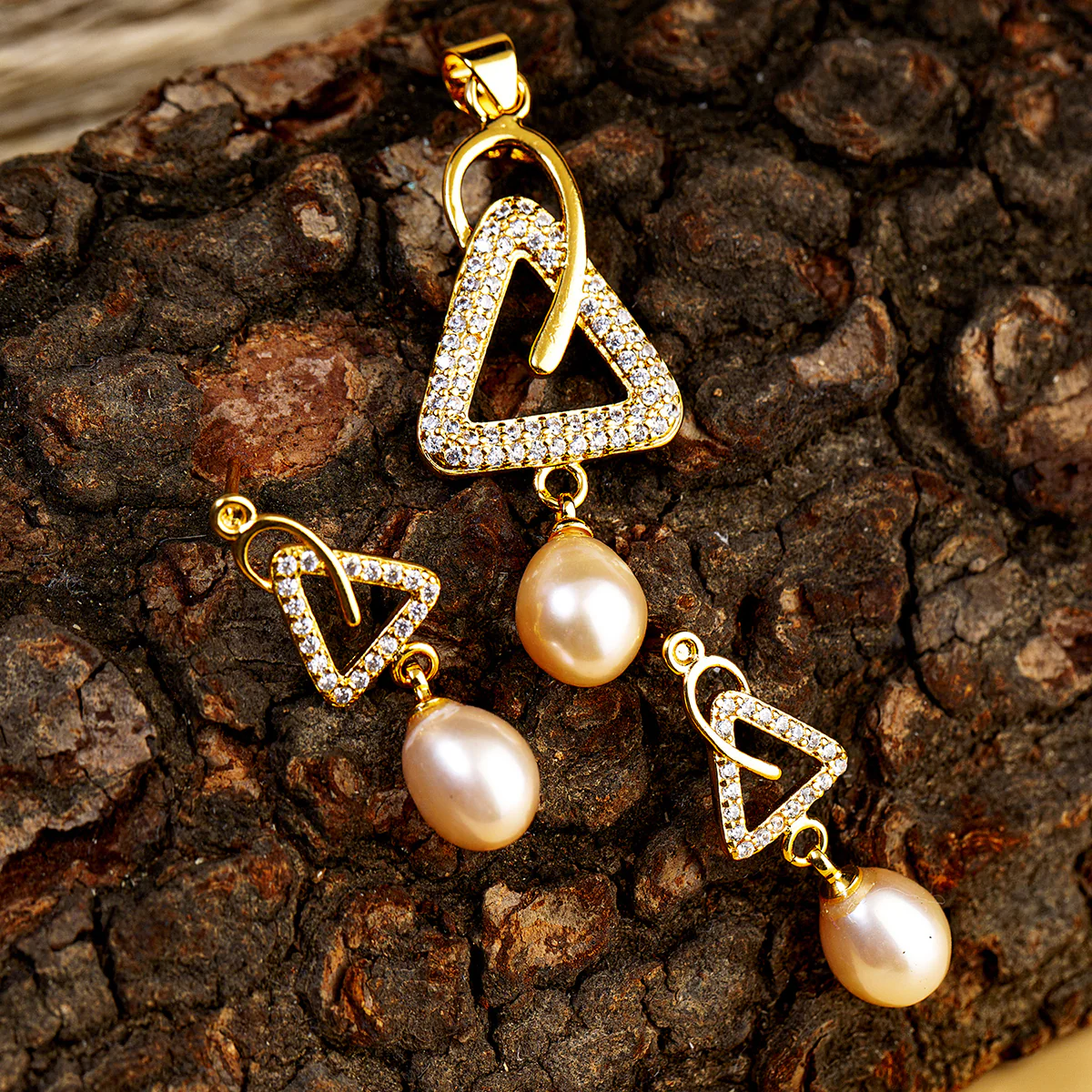 Generic Triangle Pearl Drop Pendant Set