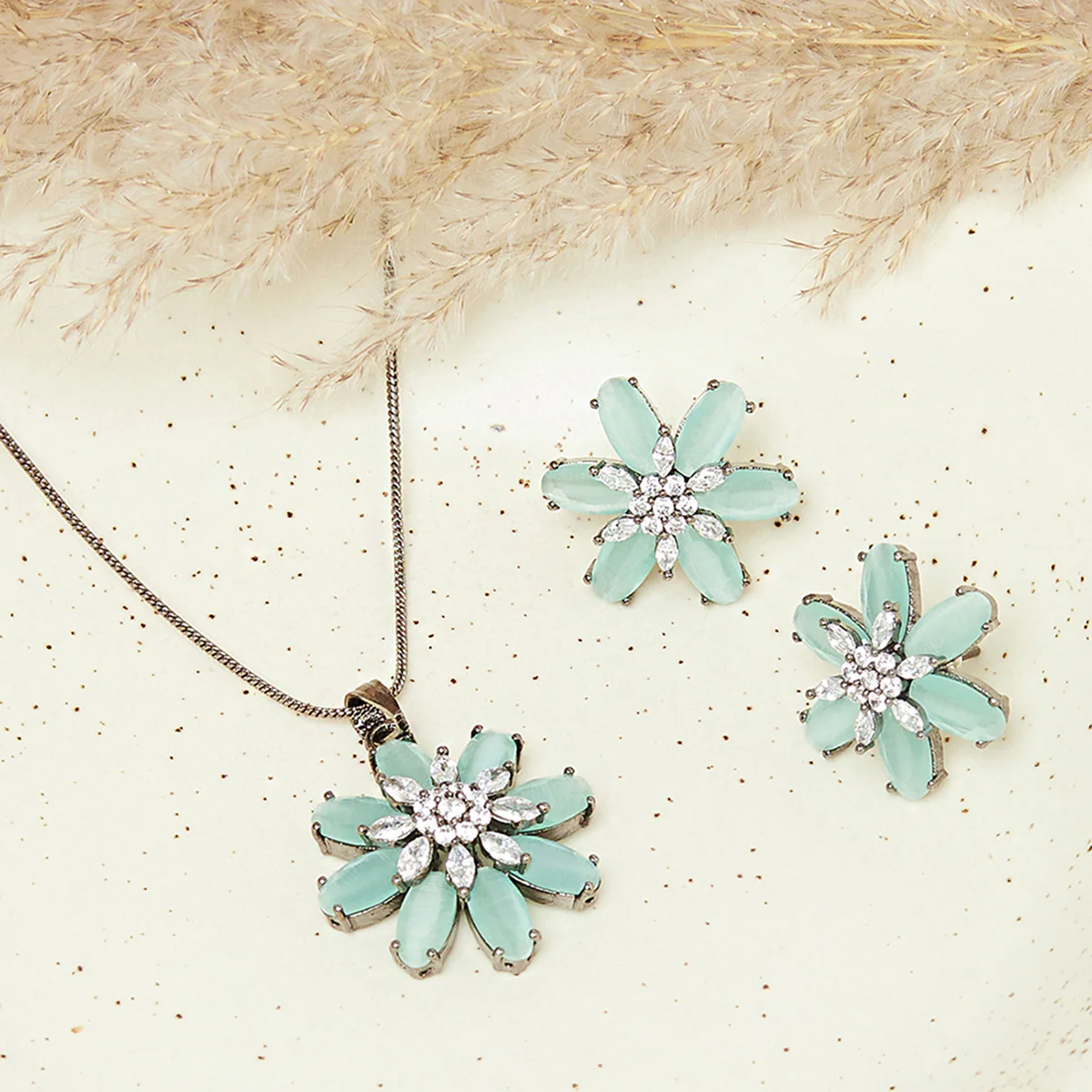 Sparkling Elegance Floral Pendant Set
