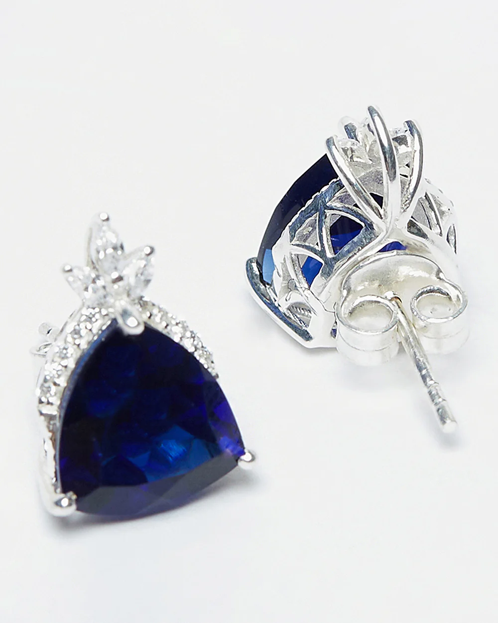 Glamorous Blue White Pendant Set With Chain - Image 5