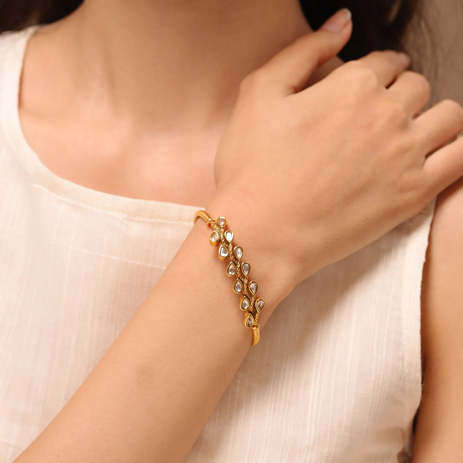 Gold Elegance Royal Dewdrop Kundan Bracelet - Image 3