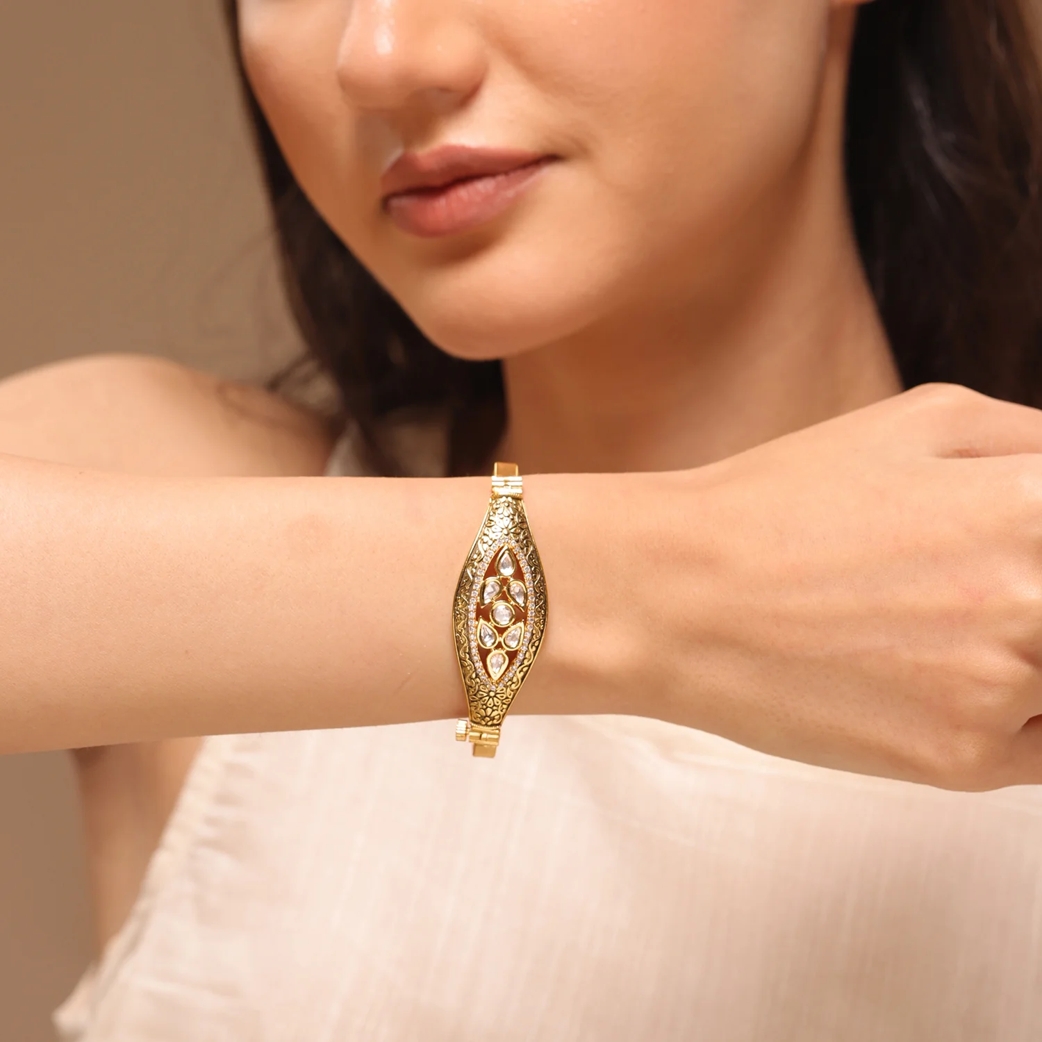 Gold Elegance Royal Noor Kundan Bracelet - Image 3