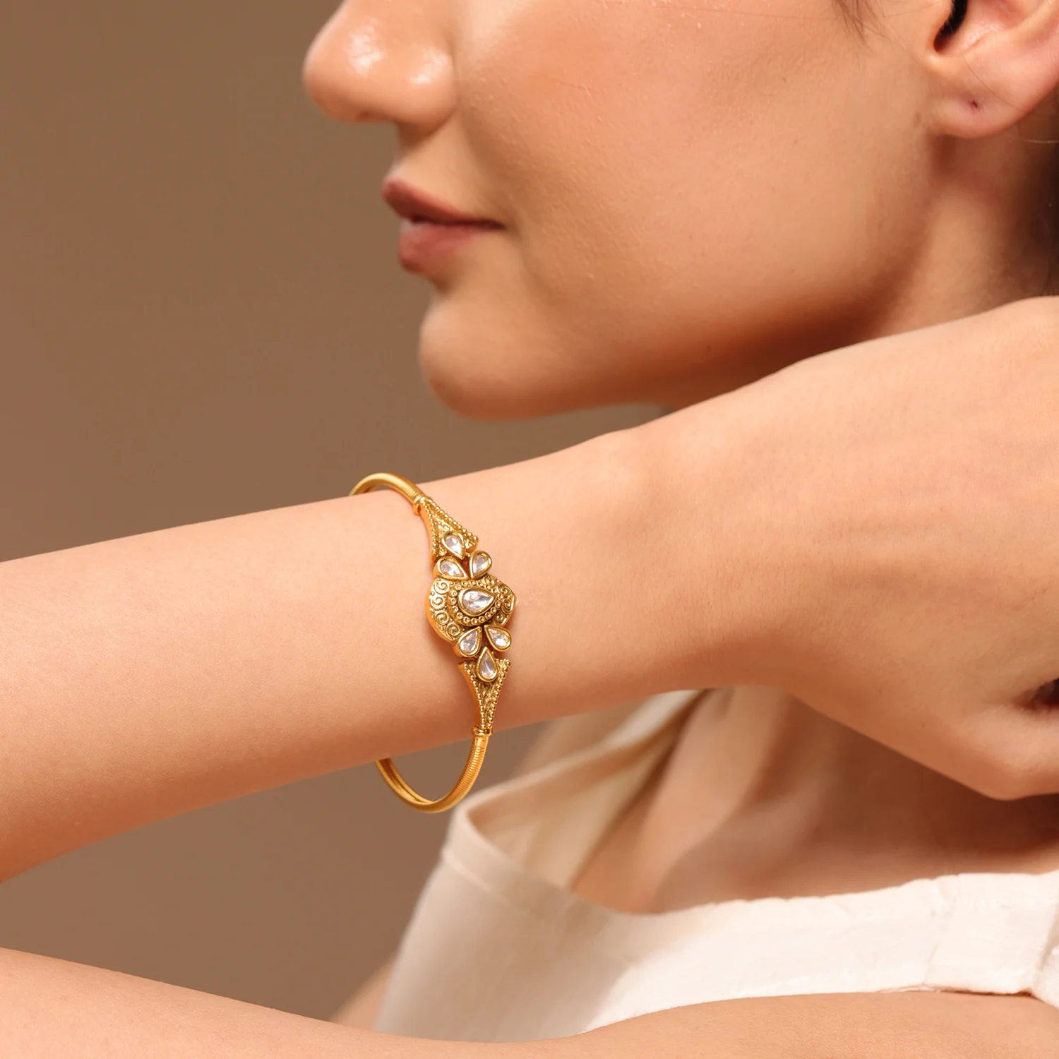 Gold Elegance Royal Teardrop Kundan Bracelet - Image 3