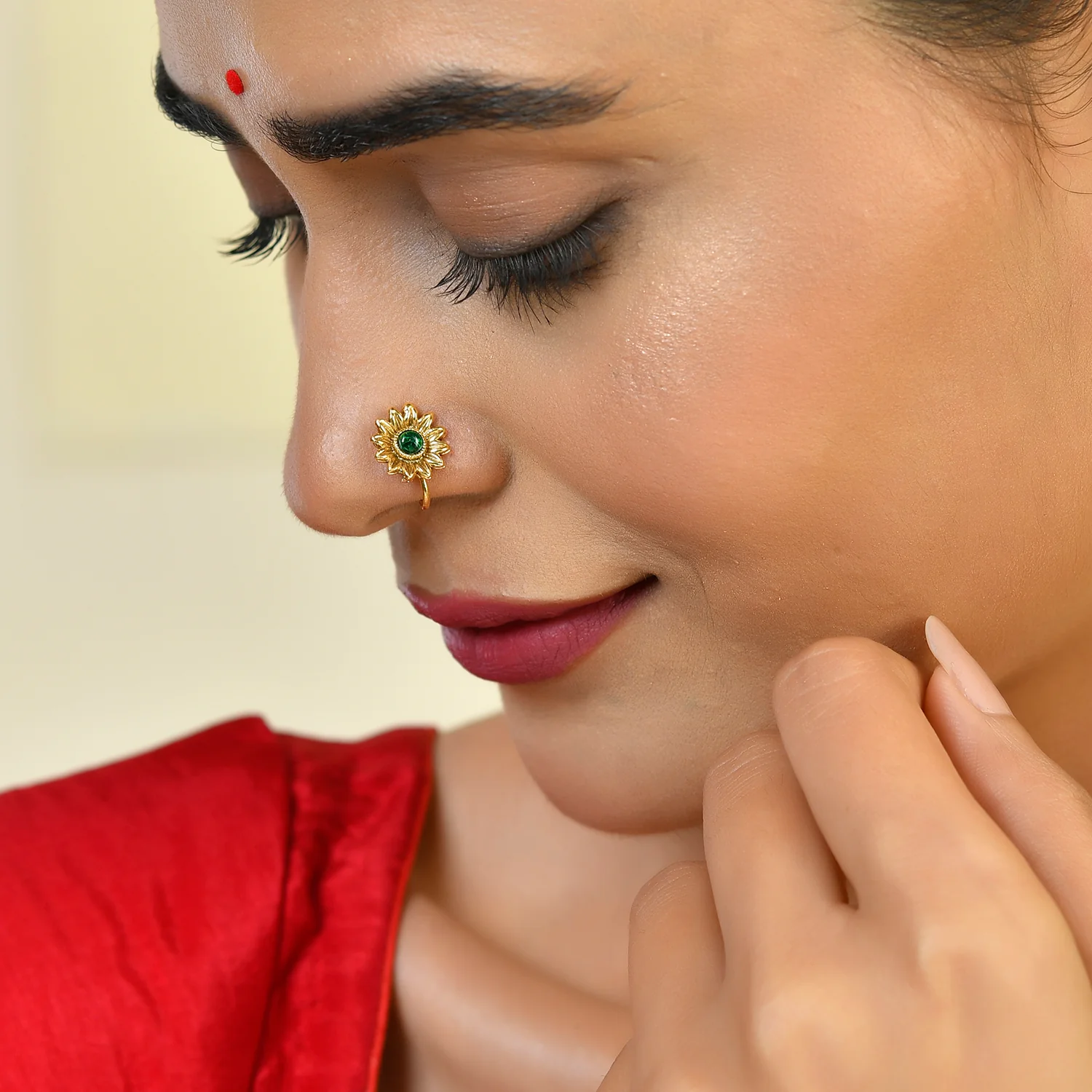 Gold Elegance Sunflower Radiance Gold Nose Pin - Image 2