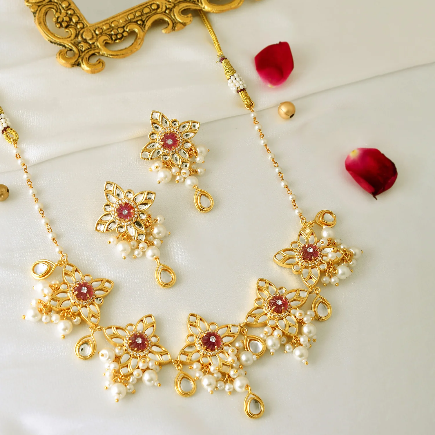 Heer Gulsheen Choker Necklace Set