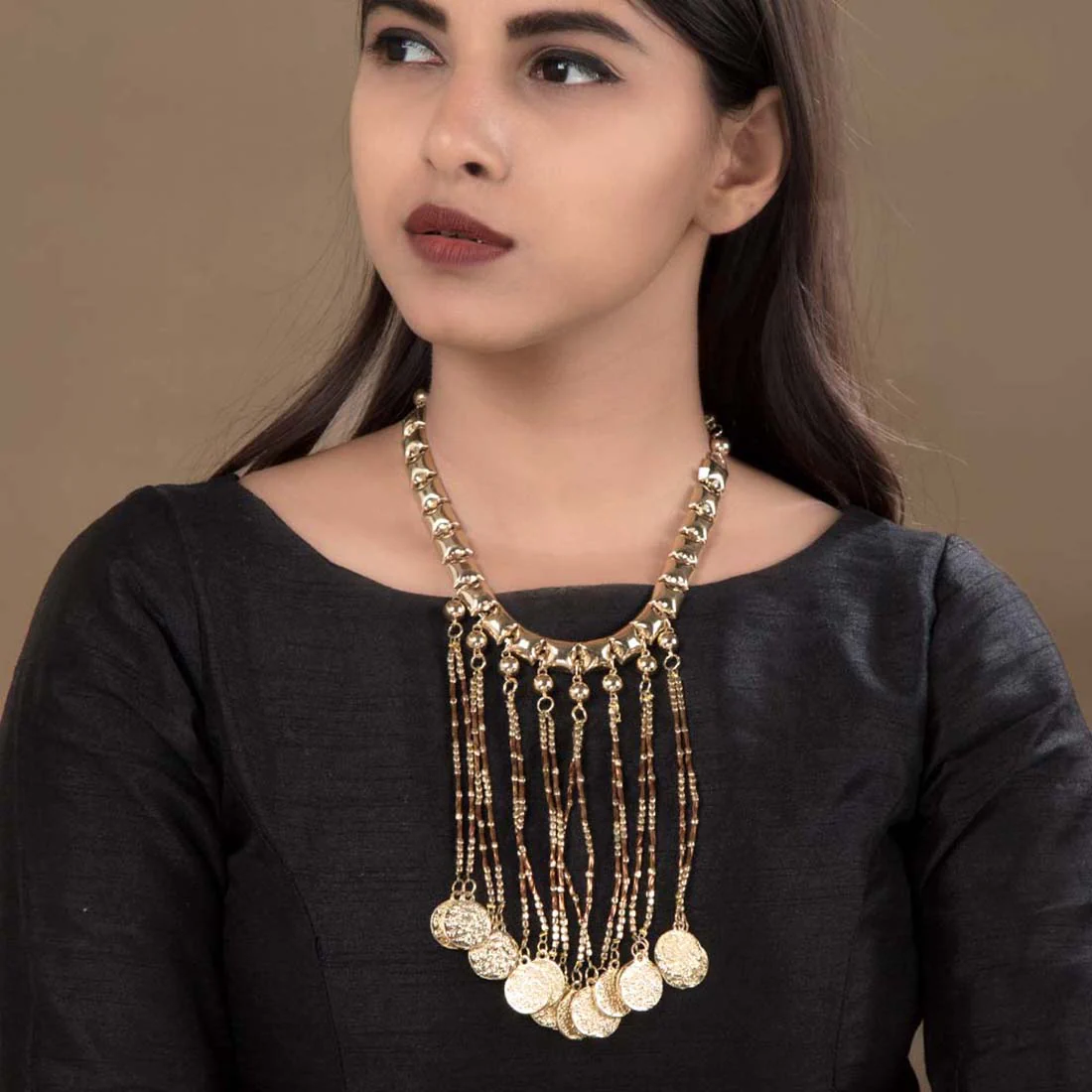Impressive Necklace With Beautiful Design - Image 2