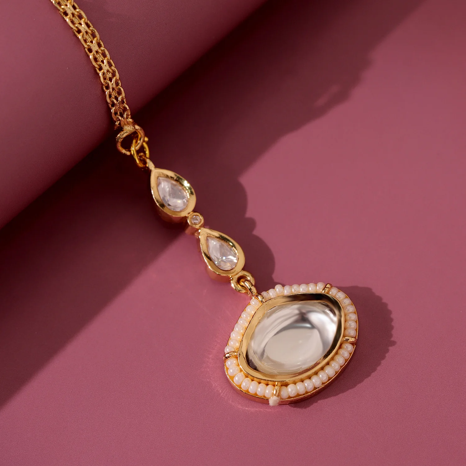 Kundan Elegance Aarvi Gold Maangtika