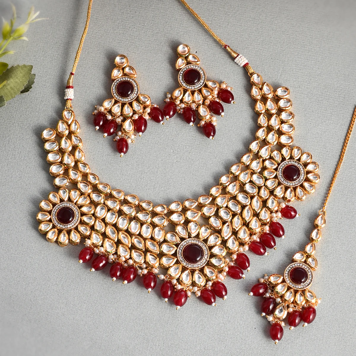 Kundan Elegance Opulent Teardrop Maang Tika Set