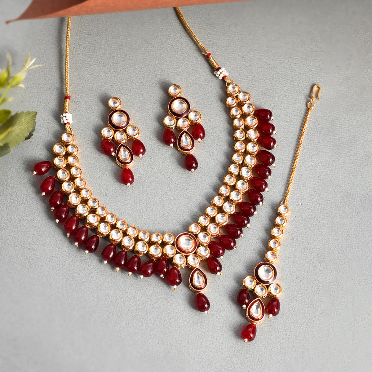 Kundan Elegance Round Cut Gems Beaded Maang Tika Set