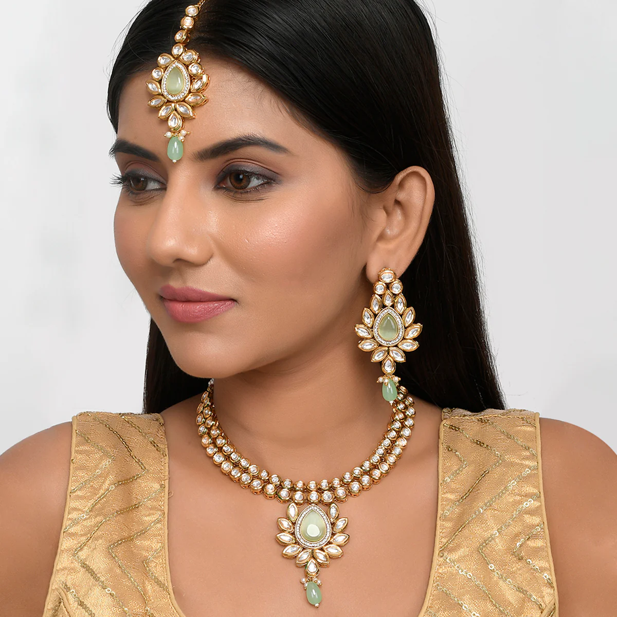 Kundan Elegance Round Cut Kundan Jewellery Set - Image 2