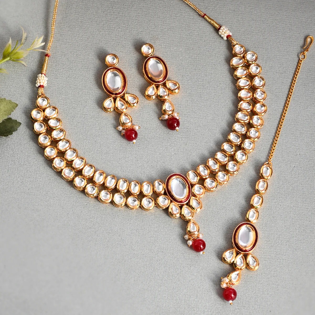 Kundan Elegance Round Cut Kundan Maang Tika Set