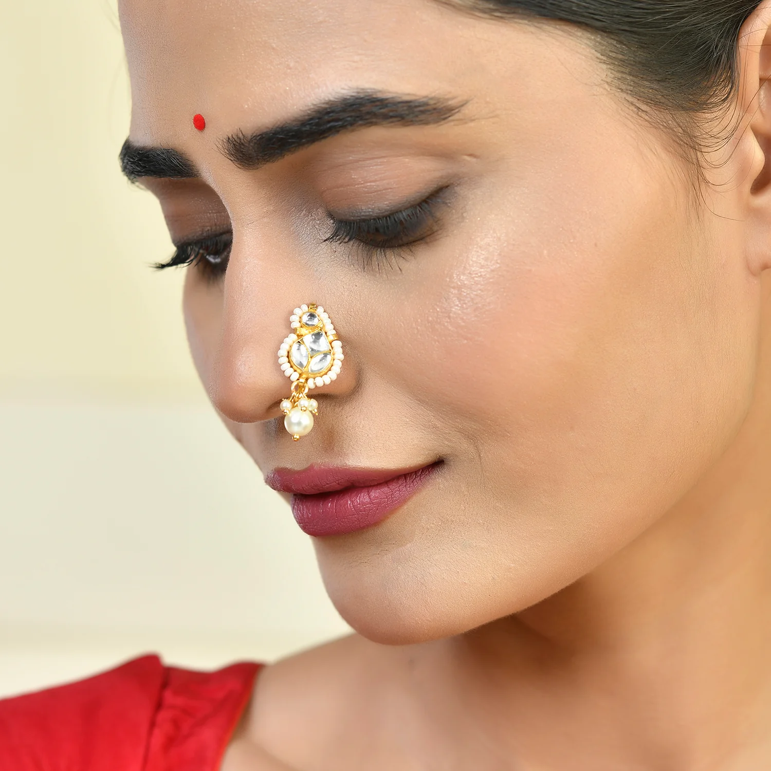 Kundan Elegance Royal Aura Gold Nose Pin - Image 2